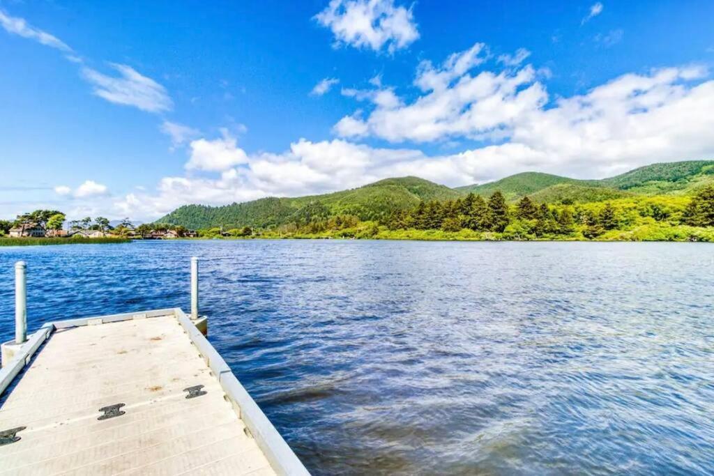 Вилла Tiki Escape W/ Amazing Mountain And Marsh Backdrop Рокуэй-Бич Экстерьер фото
